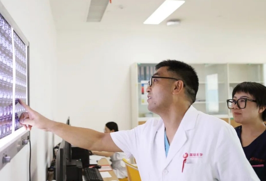 大醫(yī)之道 | 李瑞軍：介入醫(yī)學(xué)無(wú)孔不入 救治患者全力以赴