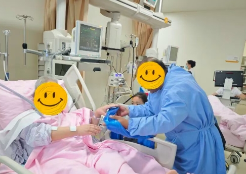 重癥病房里的“爺孫情”：沒有血緣，卻有生命之交